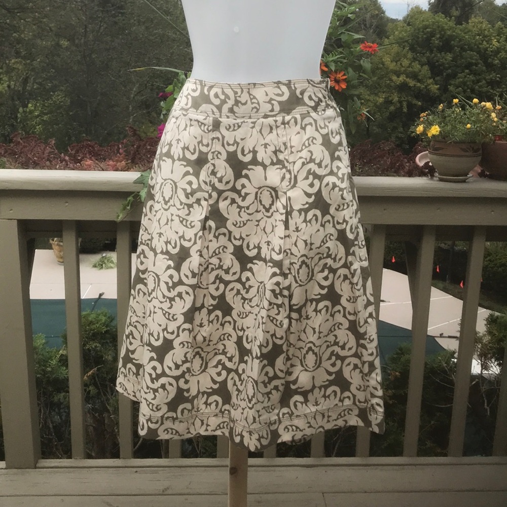 NWT Merona - Lovely beige/cream print midi skirt, Size 2